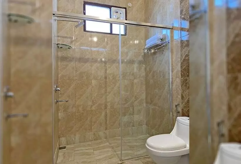 Отель Nirvana Palace