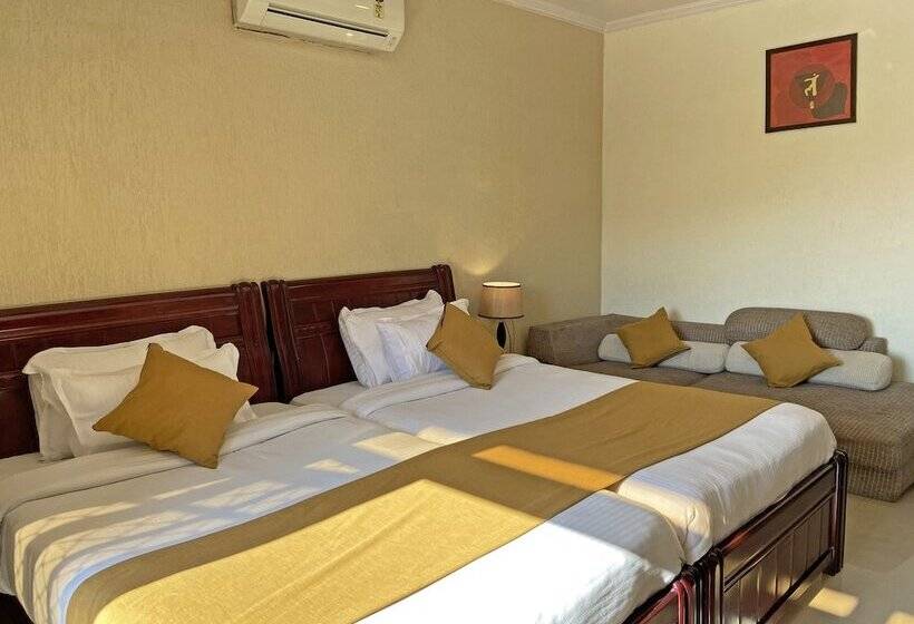 Hotel Nirvana Palace