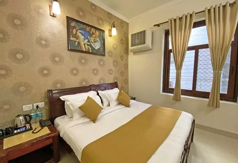 Отель Nirvana Palace