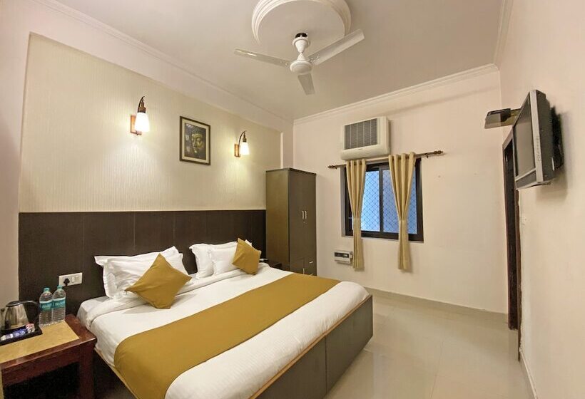 Hotel Nirvana Palace