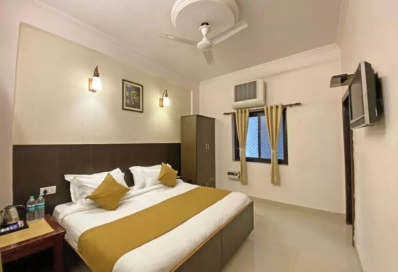 Отель Nirvana Palace