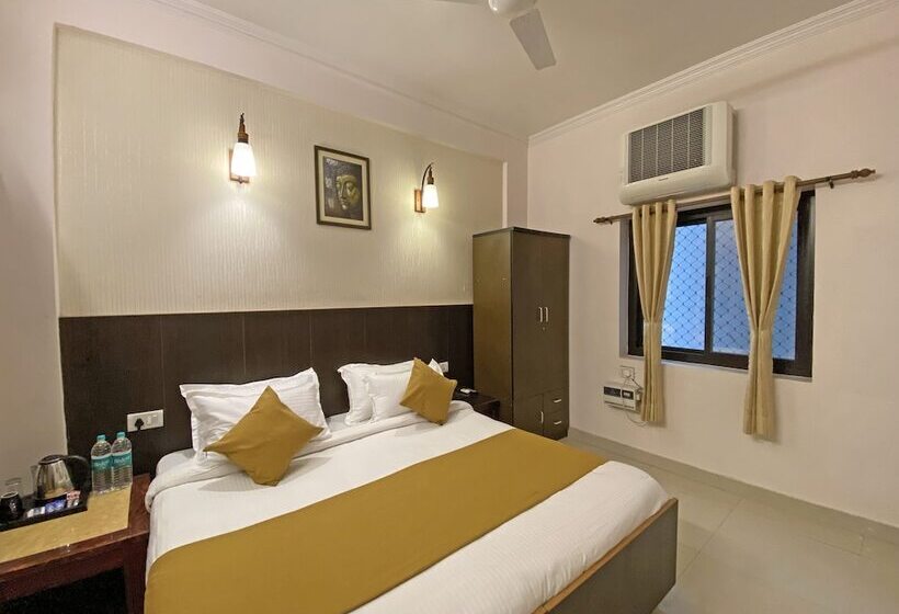 Hotel Nirvana Palace