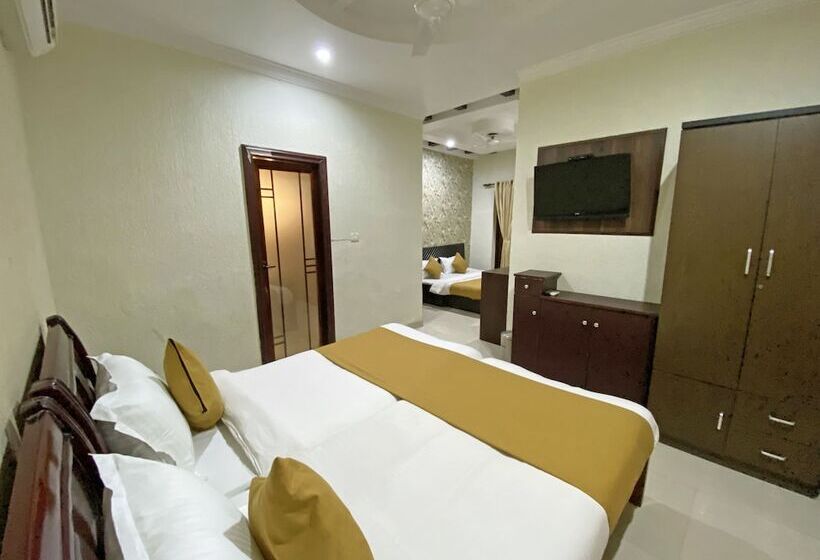 Hotel Nirvana Palace