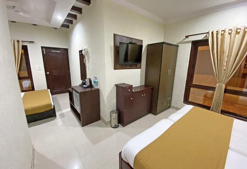 Hotel Nirvana Palace