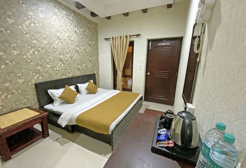 Hotel Nirvana Palace