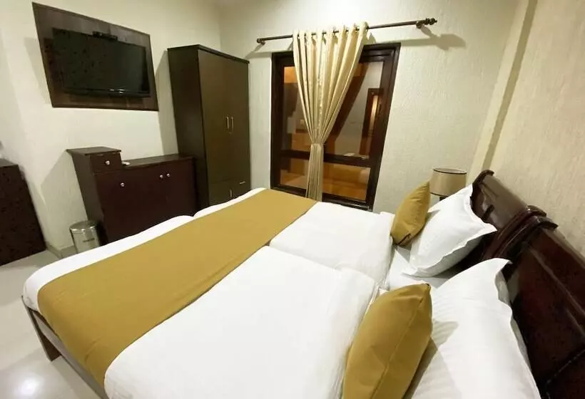 Отель Nirvana Palace