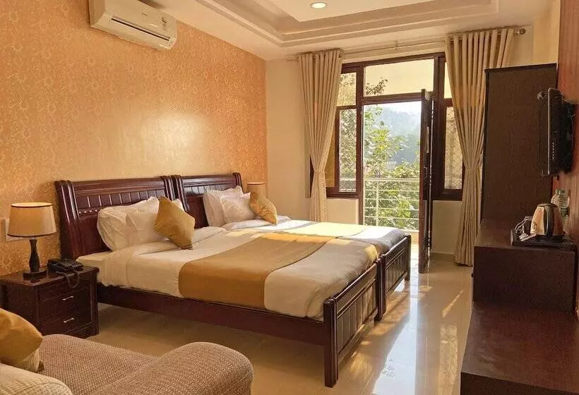 Отель Nirvana Palace