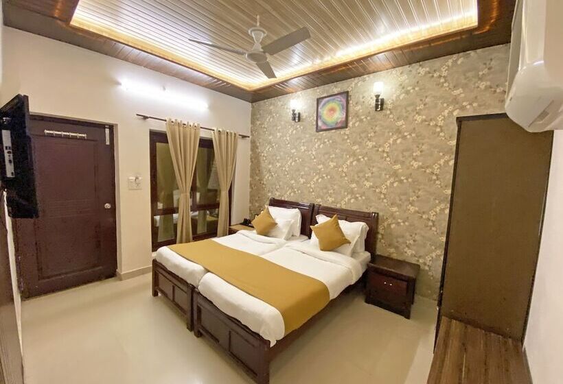 Hotel Nirvana Palace