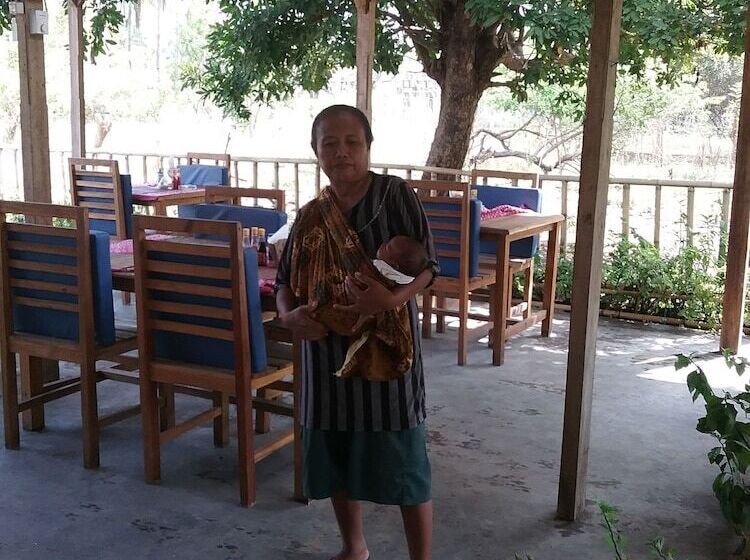 호텔 Putri Homestay