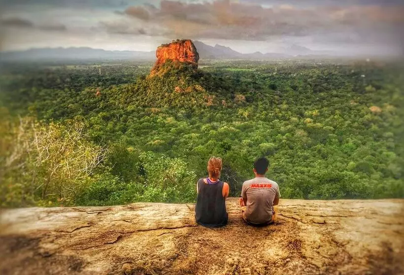 בית מלון כפרי Sisira Natural Lodge   Sigiriya