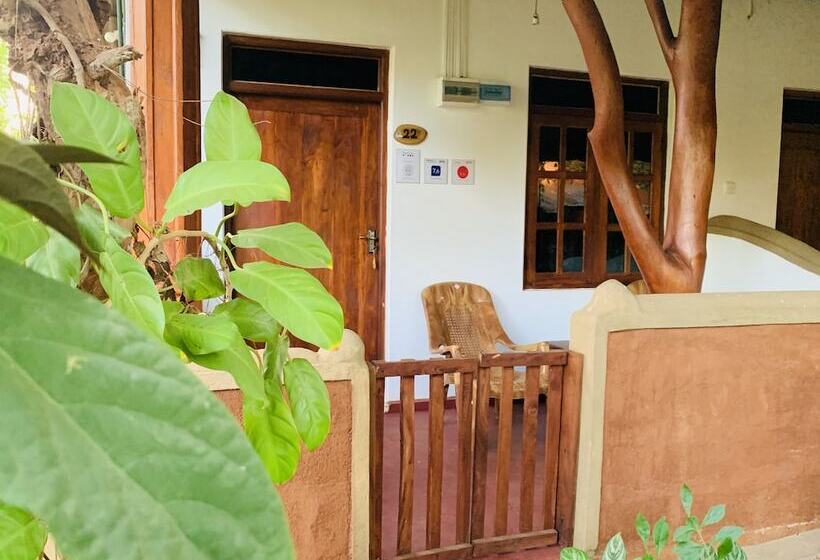בית מלון כפרי Sisira Natural Lodge   Sigiriya