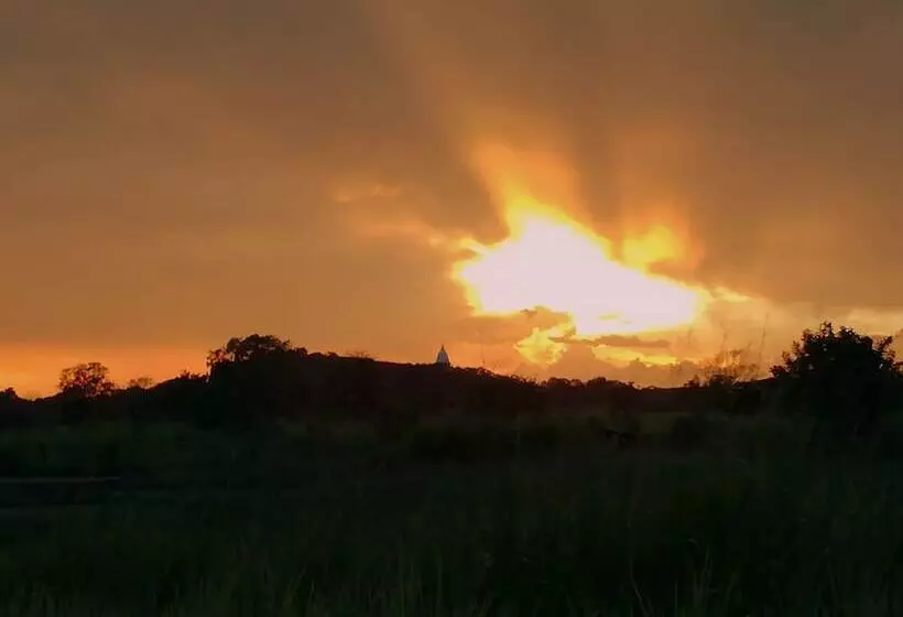 בית מלון כפרי Sisira Natural Lodge   Sigiriya