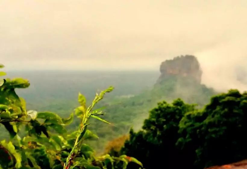 בית מלון כפרי Sisira Natural Lodge   Sigiriya