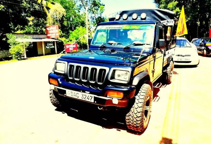 בית מלון כפרי Sisira Natural Lodge   Sigiriya