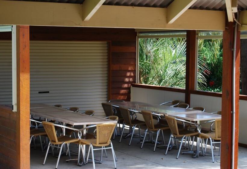 モーテル Sportsmans Motor Inn