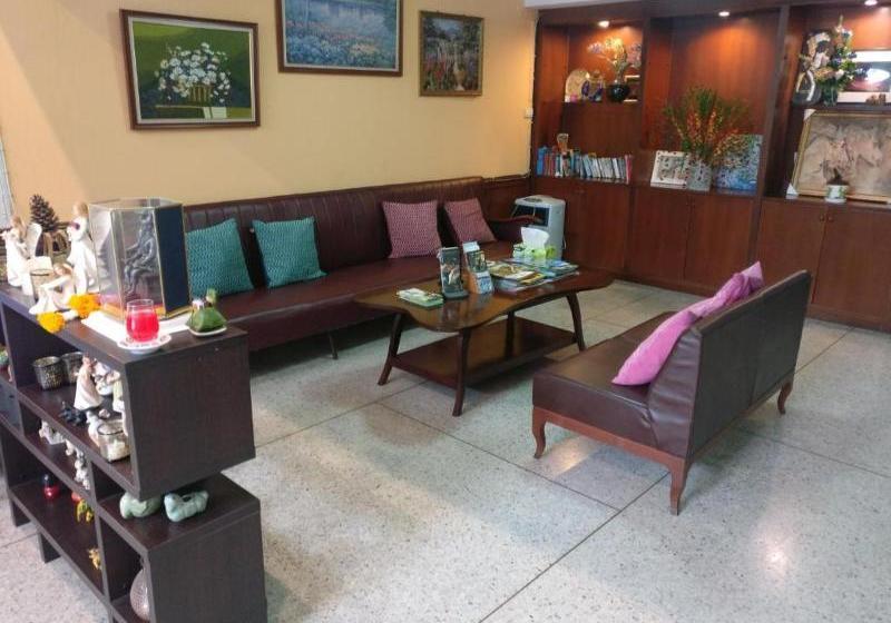 פנסיון Sabai House