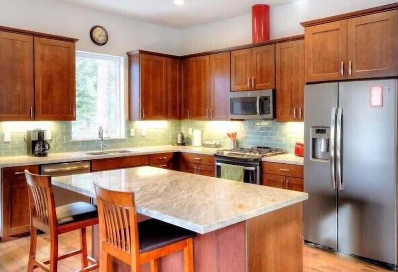 Scenic Wonders Eureka 3 Bedrooms