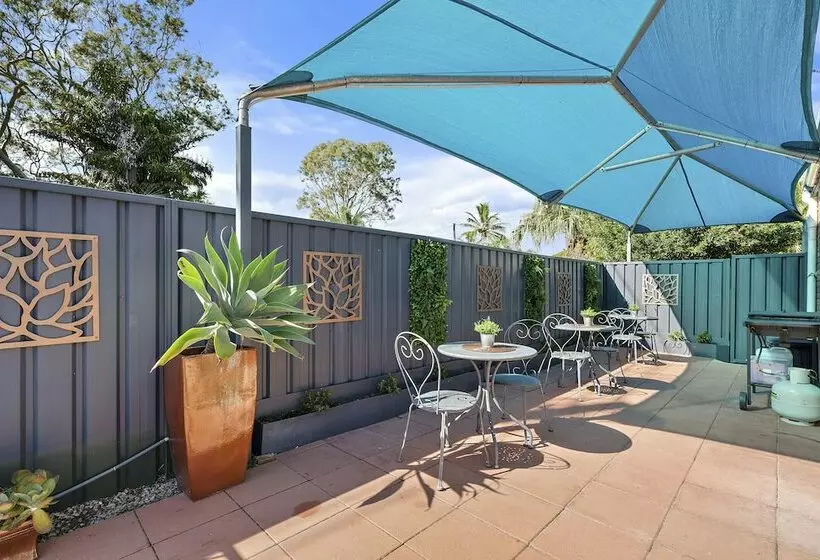 Beachmere Palms Motel