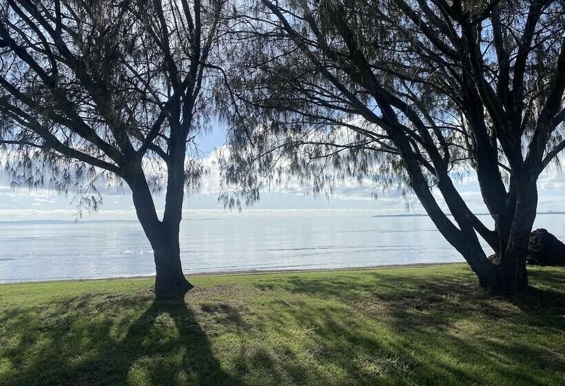 Beachmere Palms Motel