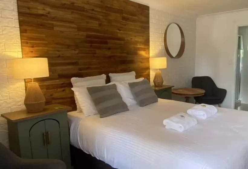 Beachmere Palms Motel