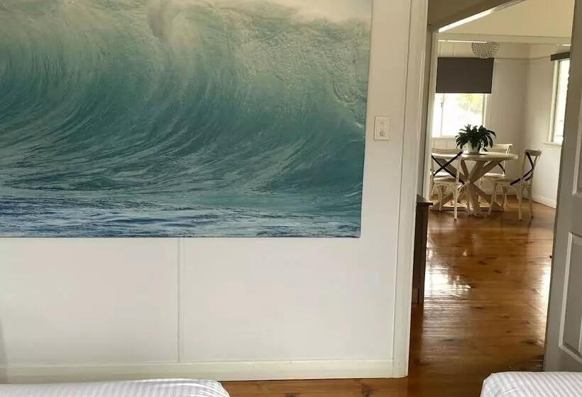 Beachmere Palms Motel