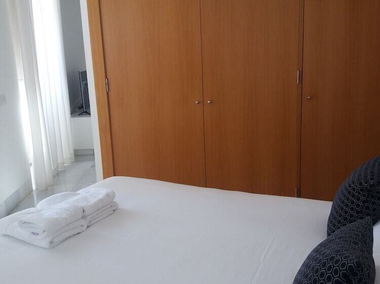 Domopolitan Alcazabilla 15