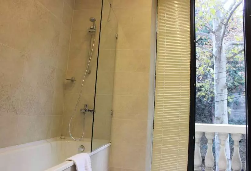 هتل Astoria Tbilisi