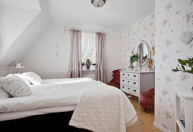 בית מלון כפרי L & Restaurant Solliden