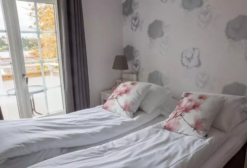 בית מלון כפרי L & Restaurant Solliden