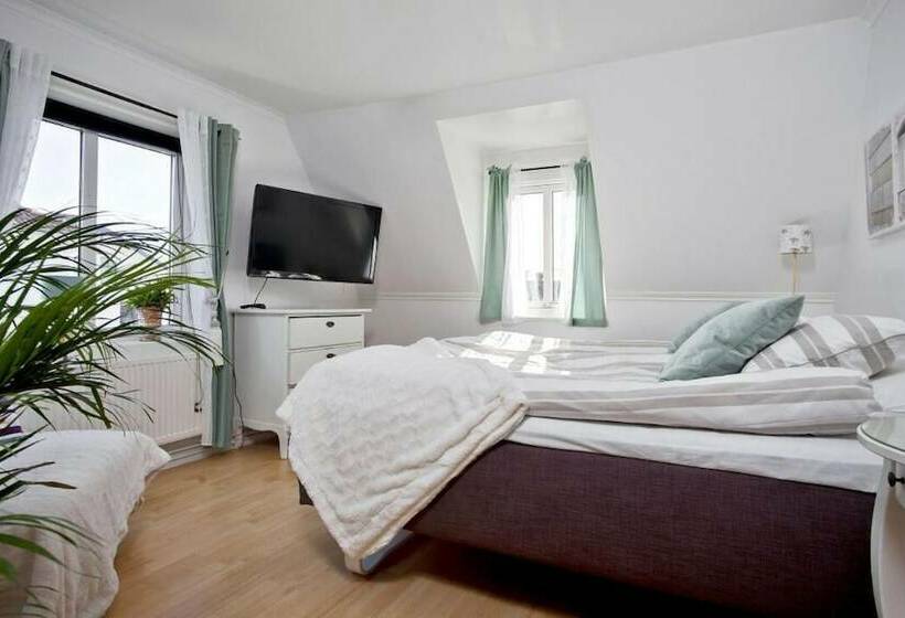 בית מלון כפרי L & Restaurant Solliden