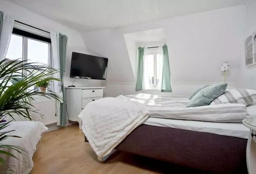 בית מלון כפרי L & Restaurant Solliden