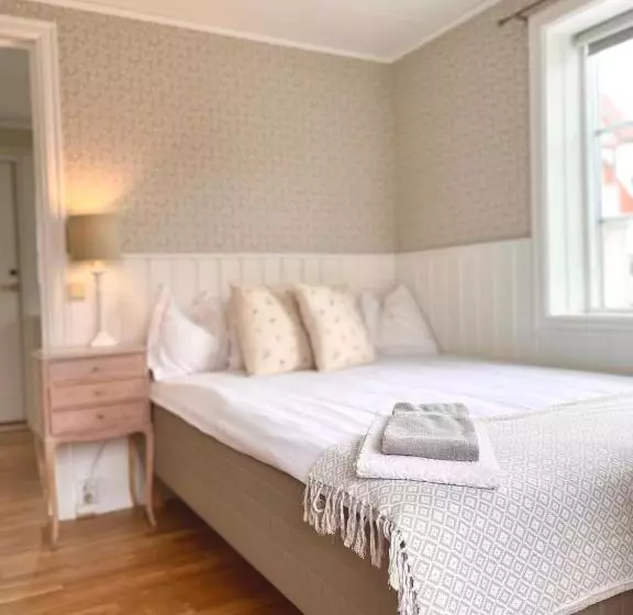 בית מלון כפרי L & Restaurant Solliden