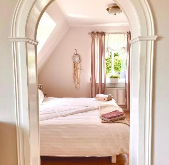 בית מלון כפרי L & Restaurant Solliden