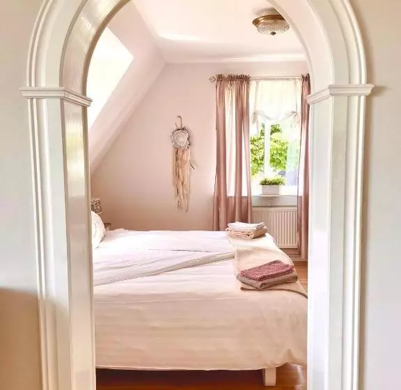 בית מלון כפרי L & Restaurant Solliden