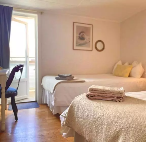 בית מלון כפרי L & Restaurant Solliden