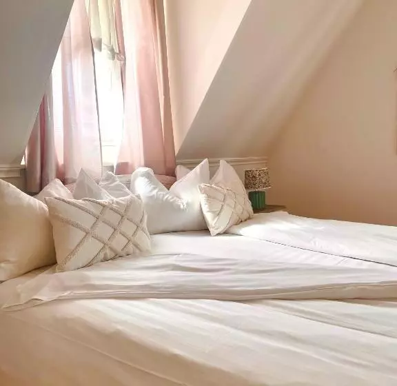 בית מלון כפרי L & Restaurant Solliden