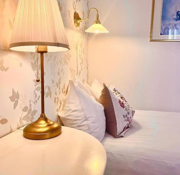 בית מלון כפרי L & Restaurant Solliden