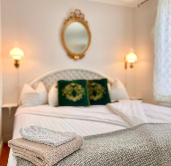 בית מלון כפרי L & Restaurant Solliden