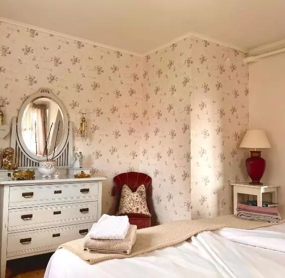 בית מלון כפרי L & Restaurant Solliden