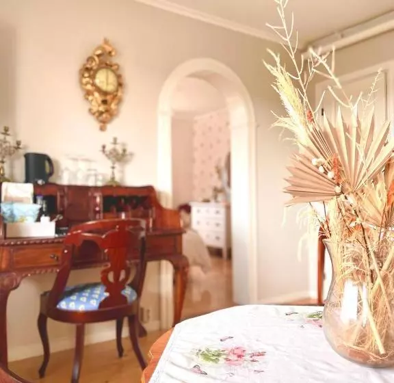 בית מלון כפרי L & Restaurant Solliden