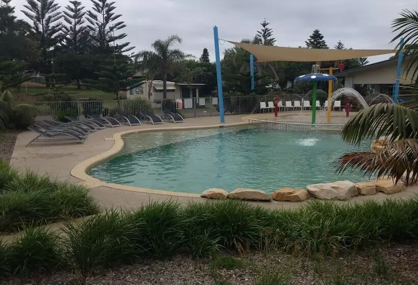 Отель Norah Head Holiday Park