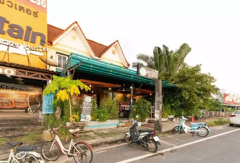 Pensió Riverside Guesthouse