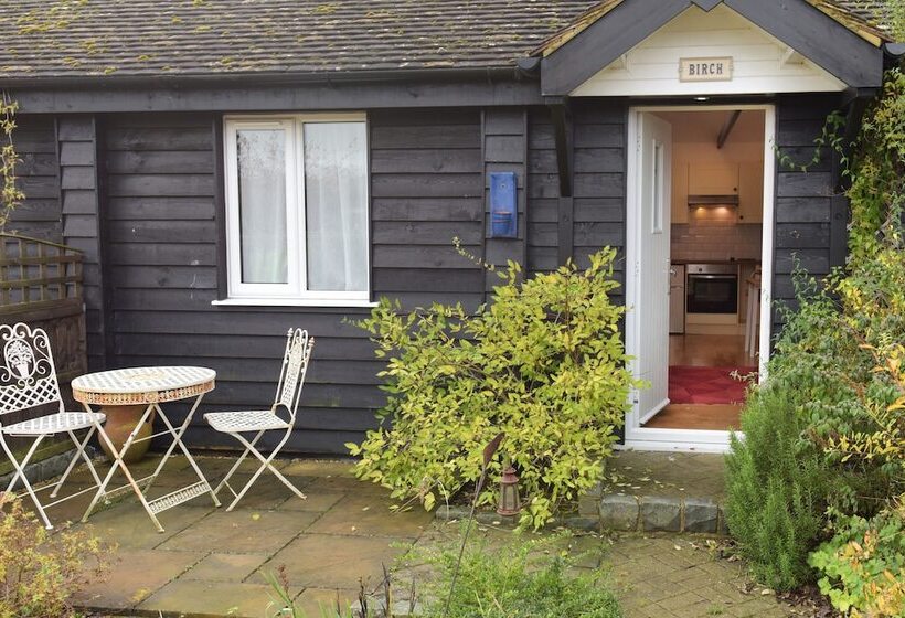 بنسيون Stable Oak Cottages