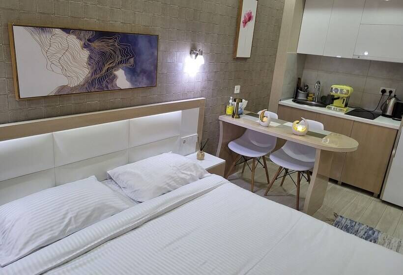 Alliance Palace Courtyard Sea View