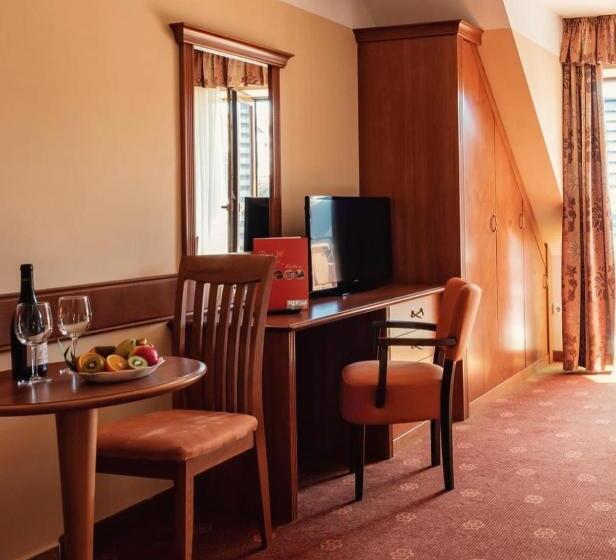 مبيت وإفطار Főnix Wellness Panzió Hévíz