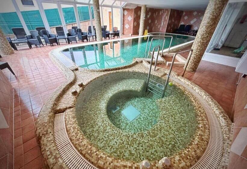 مبيت وإفطار Főnix Wellness Panzió Hévíz