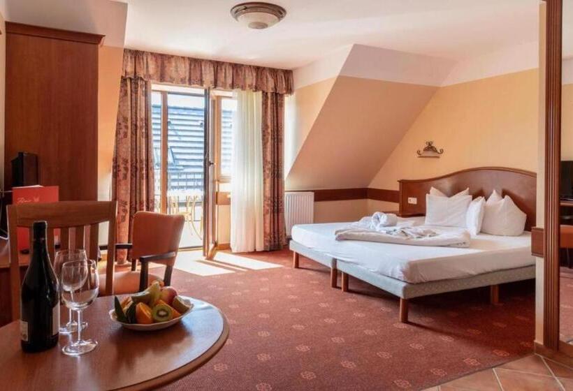 مبيت وإفطار Főnix Wellness Panzió Hévíz