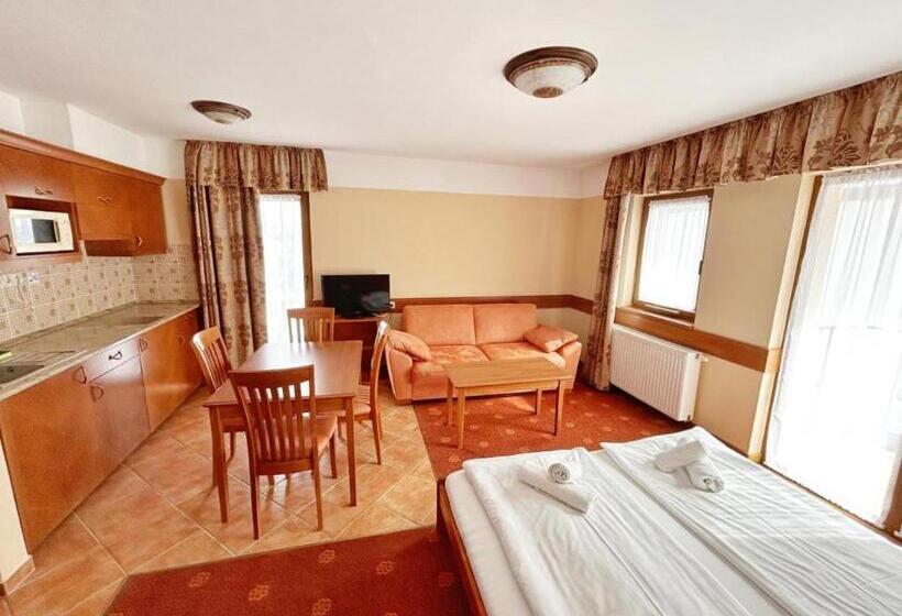 مبيت وإفطار Főnix Wellness Panzió Hévíz