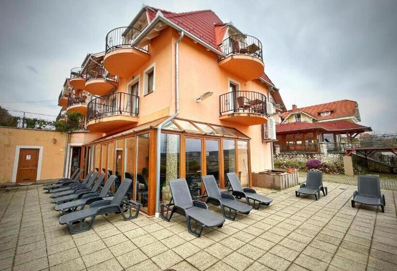 مبيت وإفطار Főnix Wellness Panzió Hévíz