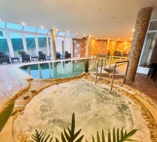 مبيت وإفطار Főnix Wellness Panzió Hévíz